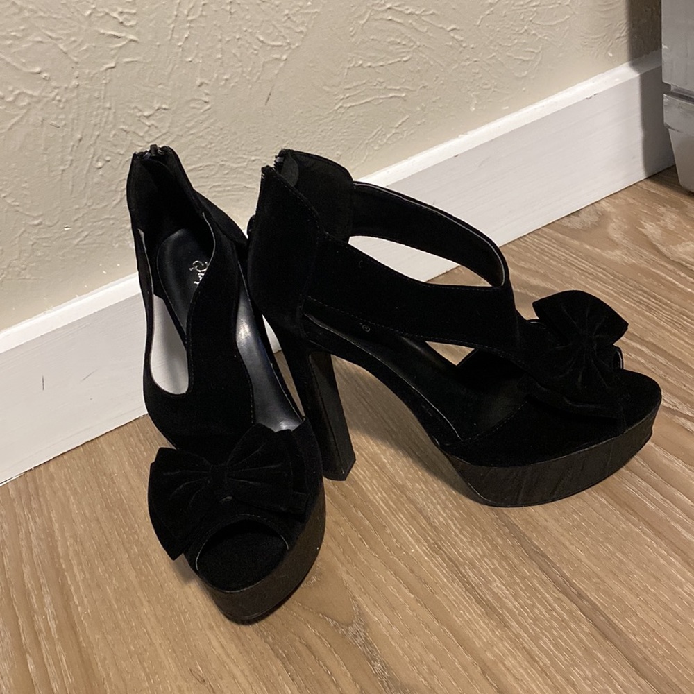 Heels - Picture 3 of 4
